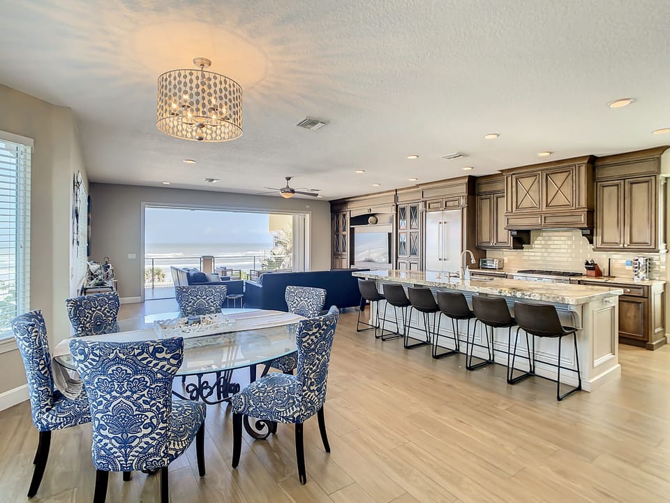 Seating for 12 in the dining area