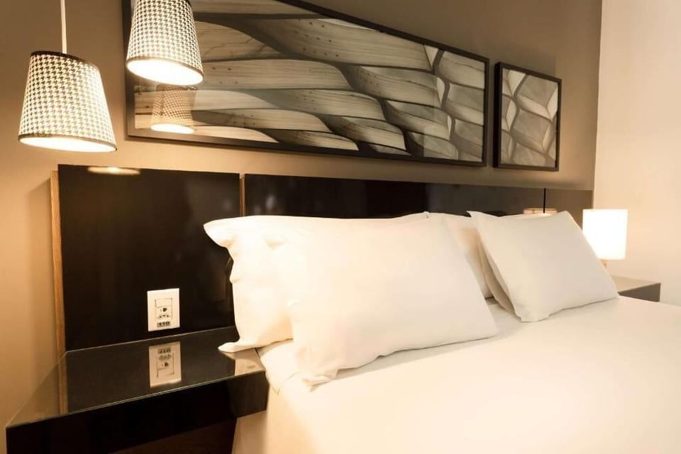 Deluxe Room, 1 Queen Bed | Minibar, in-room safe, desk, laptop workspace