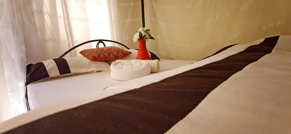 Deluxe Studio | Free WiFi, bed sheets