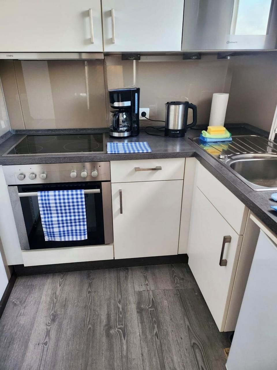Basic Apartment | Private kitchen