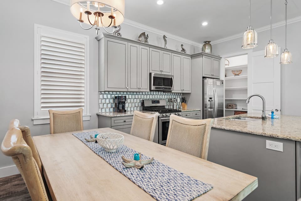 Seating for six at the dining table