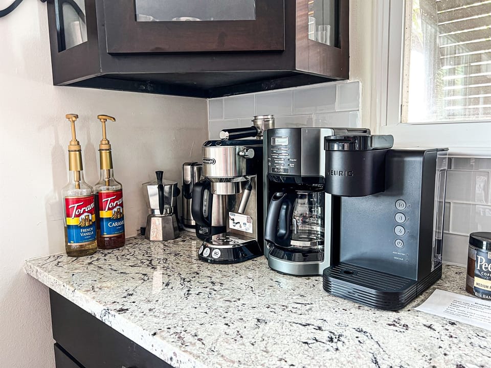A coffee bar that will satisfy most coffee drinkers!