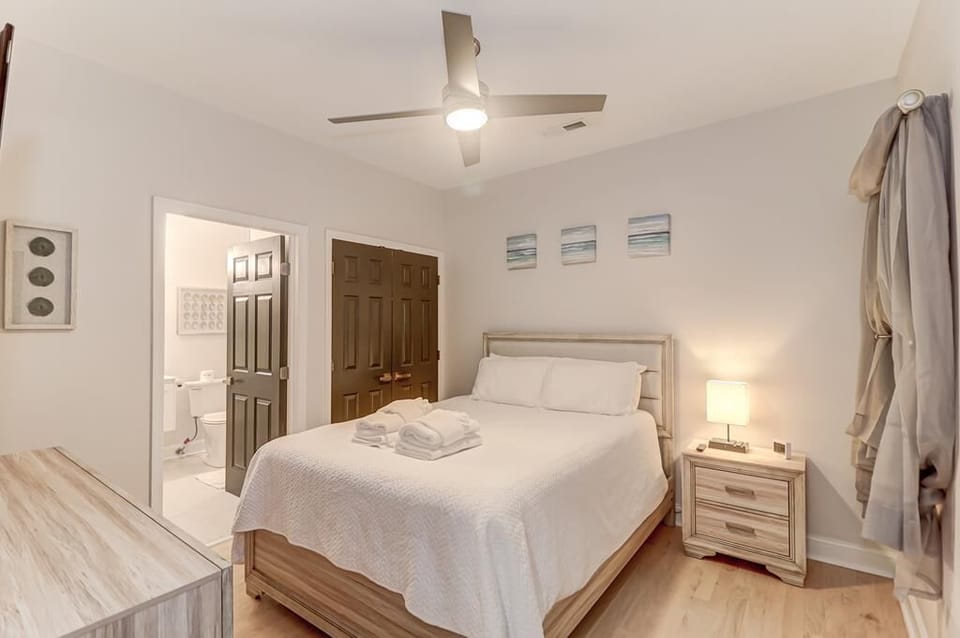 Bedroom 3 - Queen Bed