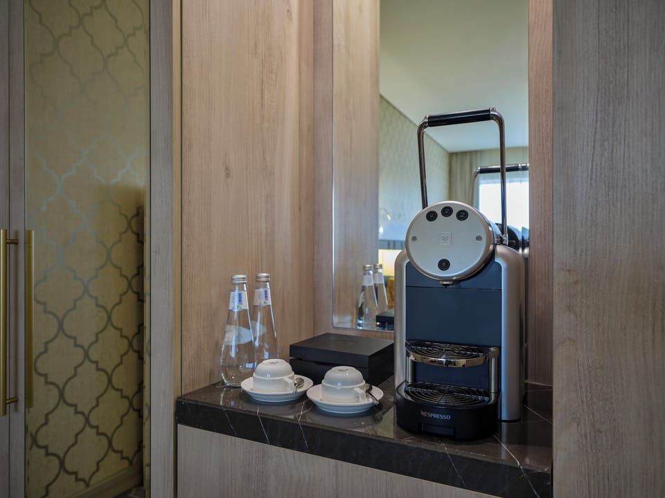 Suite, 1 Bedroom | Coffee and/or coffee maker