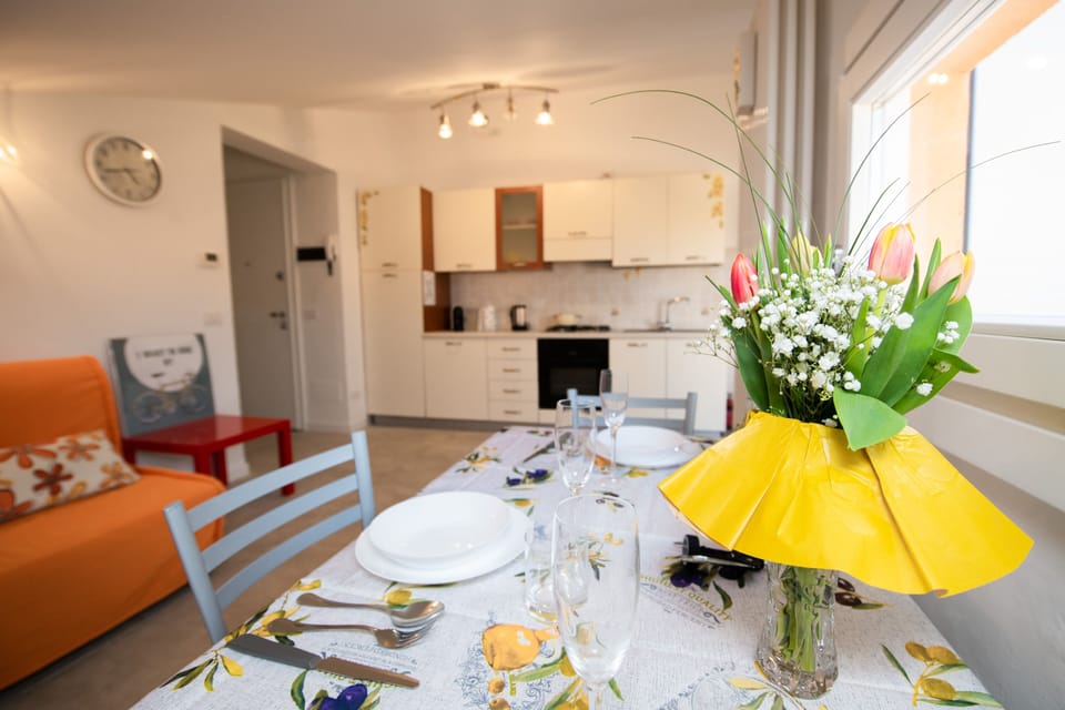 Basic Apartment | Private kitchen | Fridge, microwave, stovetop, coffee/tea maker
