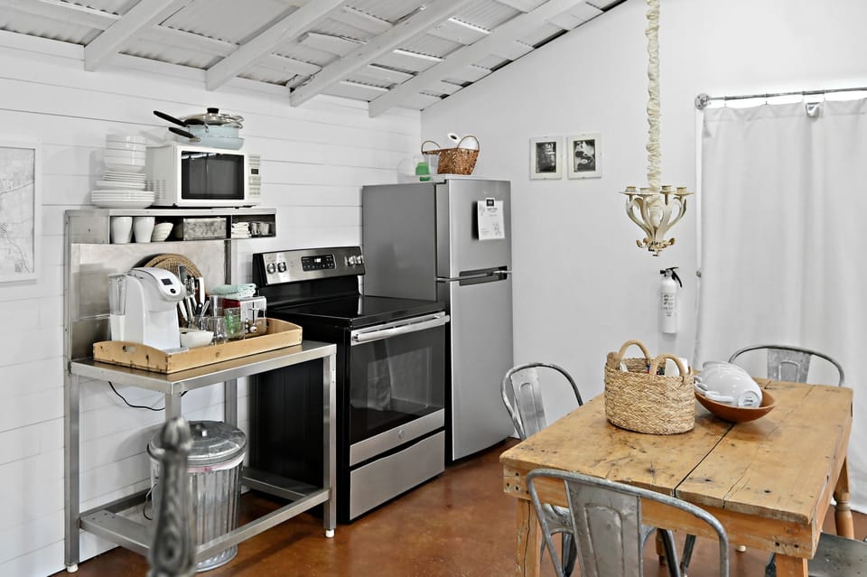 Cottage, 1 Bedroom | Private kitchen | Fridge, microwave, oven, coffee/tea maker