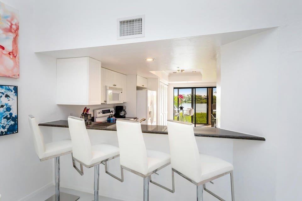 House (2 Bedrooms) | Private kitchen | Fridge, microwave, oven, stovetop