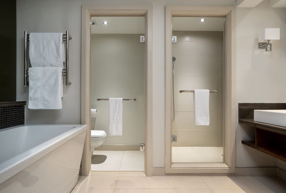 Suite, 1 King Bed | Bathroom | Free toiletries, hair dryer, towels, soap