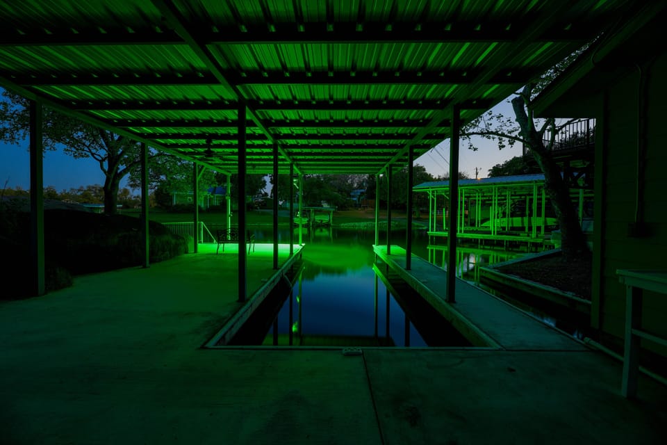 Covered boat slip