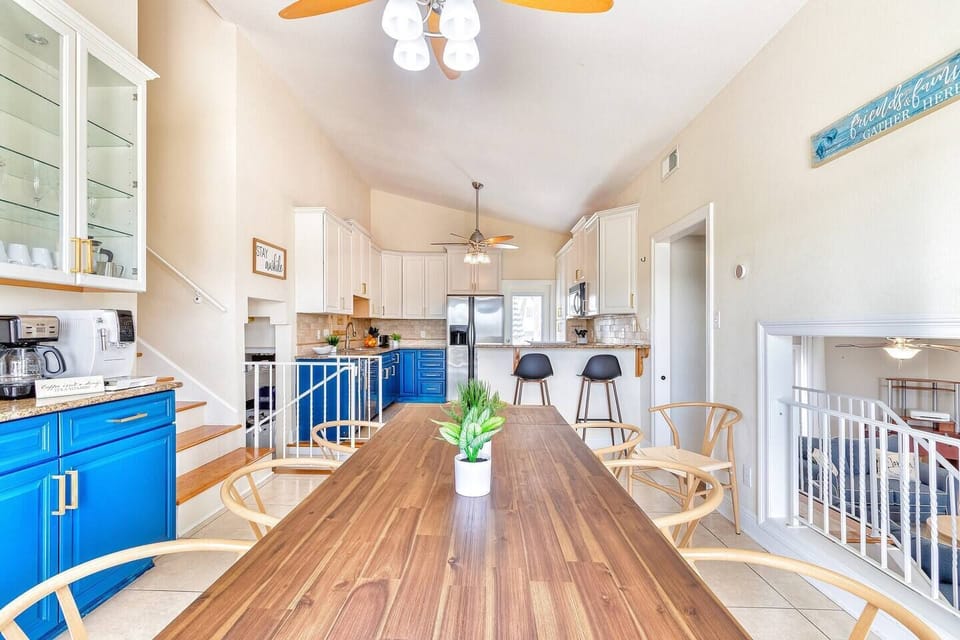 Huge dining table seating for 10 @ Pensacola, Florida, USA. FYI: espresso machine no longer available. 