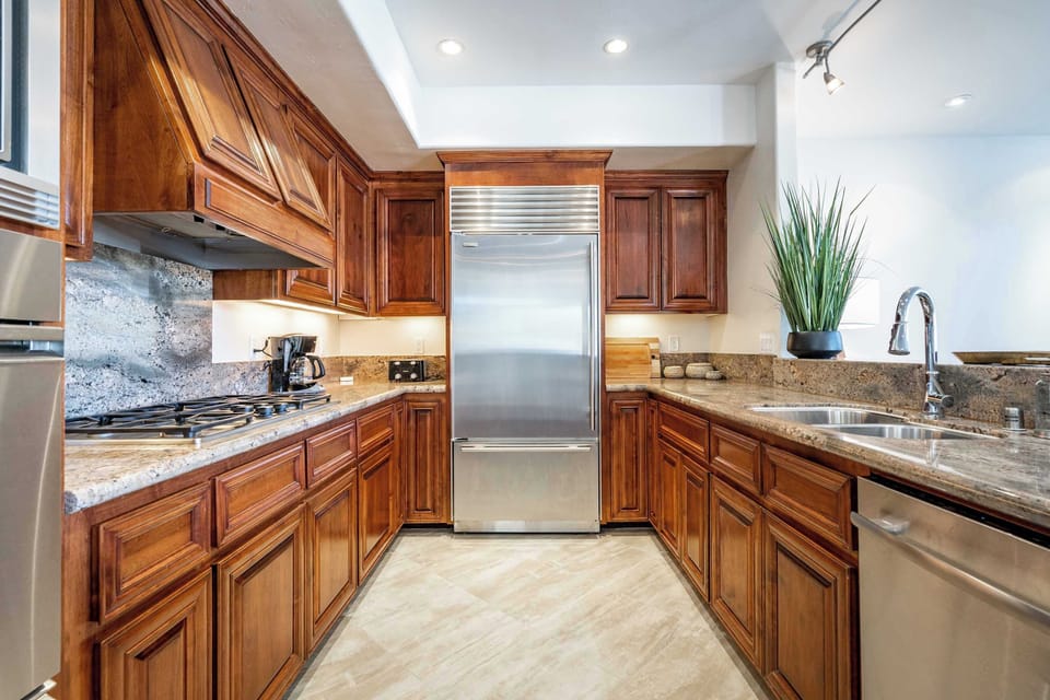 Kitchen | 18-cup Brita Water Filter in the Fridge for Your Convenience