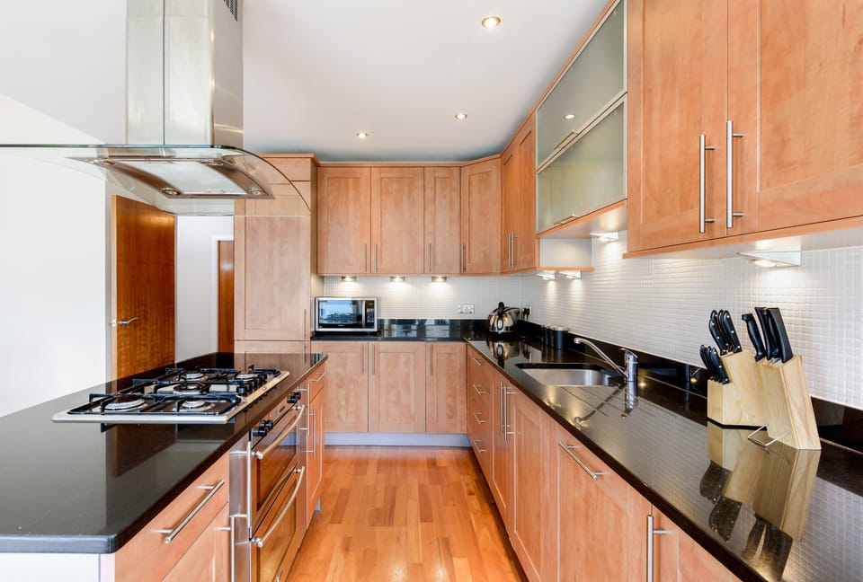 City Apartment | Private kitchen | Fridge, microwave, oven, stovetop