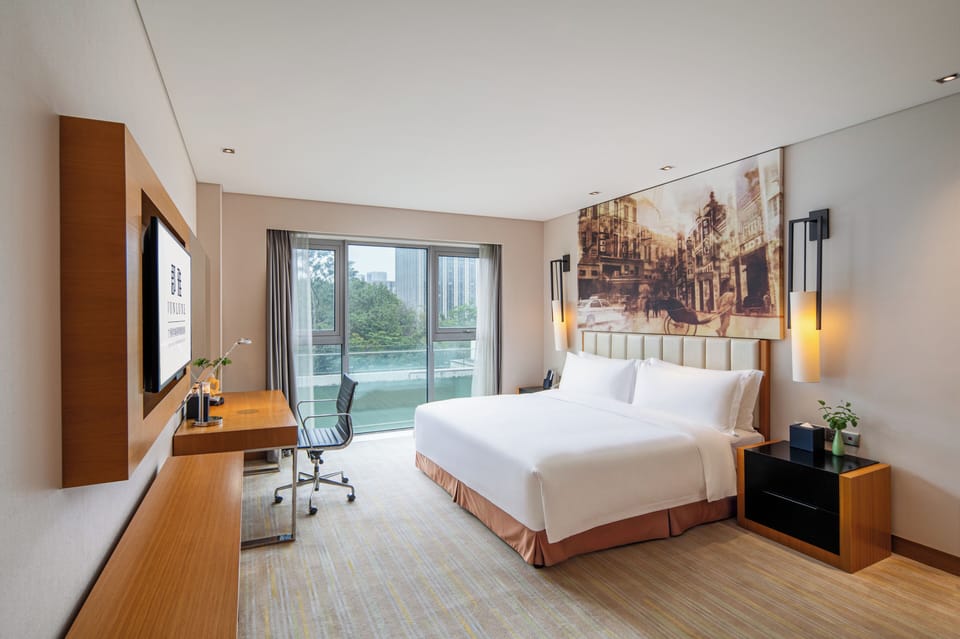 Exclusive Room | Minibar, in-room safe, desk, blackout drapes