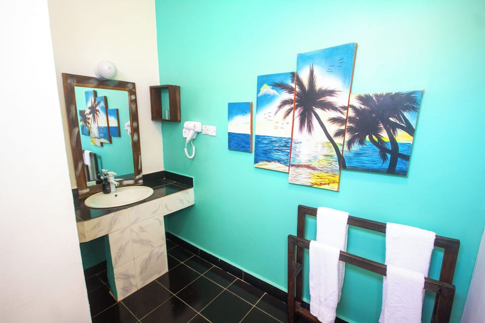 Family Room Ocean View | Bathroom | Shower, free toiletries, hair dryer, towels