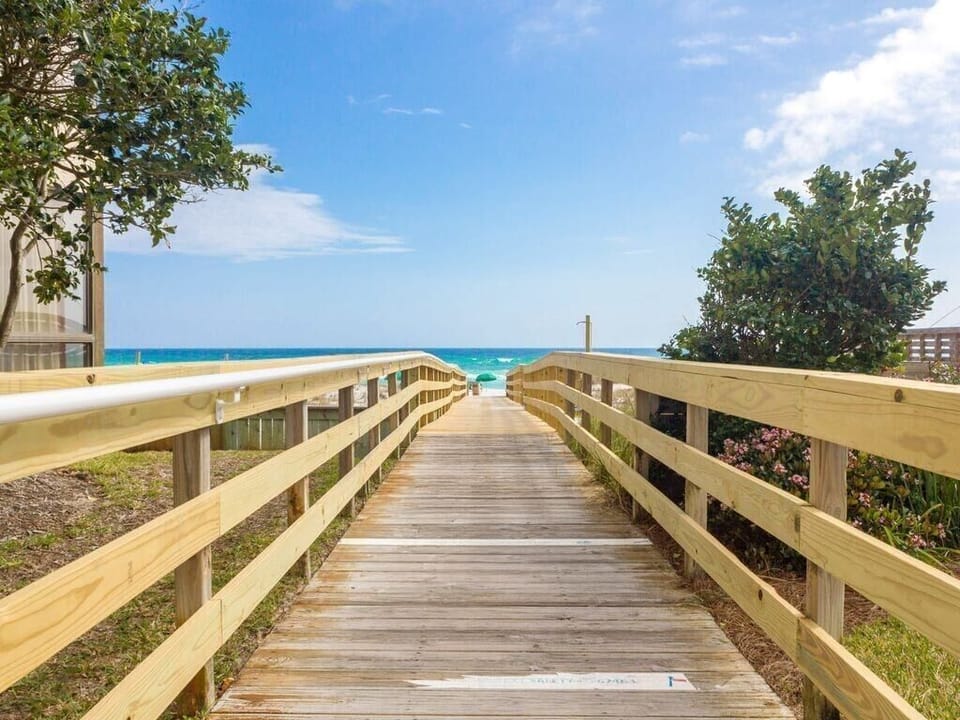 MainSail Resort | Private Beach Access