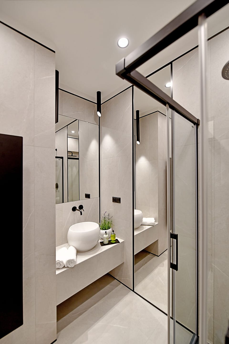 Standard Twin Room | Bathroom | Eco-friendly toiletries, hair dryer, towels, soap