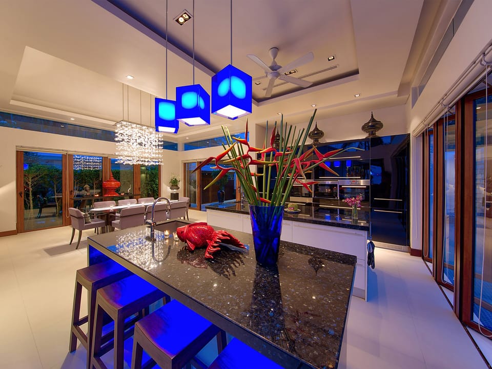 Villa, 5 Bedrooms | Dining room