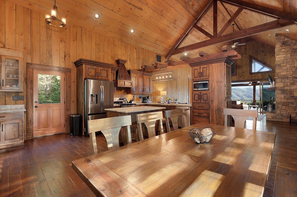 Breakaway Ridge - Dinning and Kitchen Area