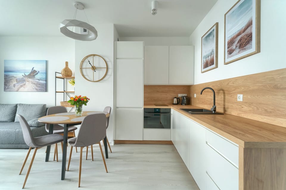 Deluxe Apartment | Private kitchen | Electric kettle