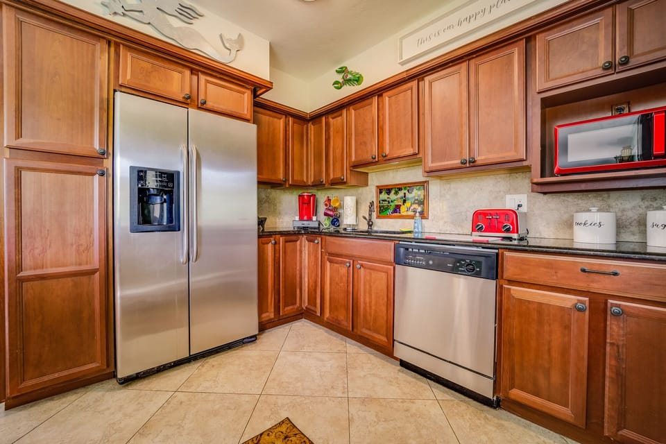 Kitchen, equipped for real cooking with quality pots & pans and sharp knives.