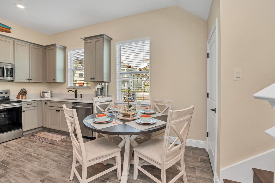 Discover the sleek kitchen and dining area of our Florida cottage, where modern style meets comfort and convenience.