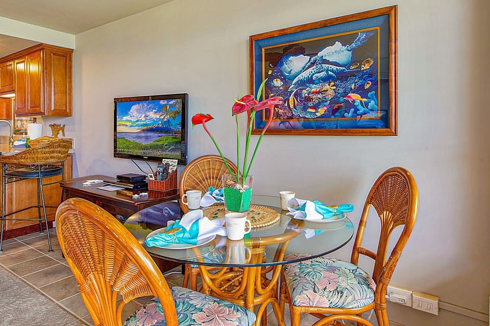 Condo, 1 Bedroom | Private kitchen | Coffee/tea maker, fridge, microwave, oven