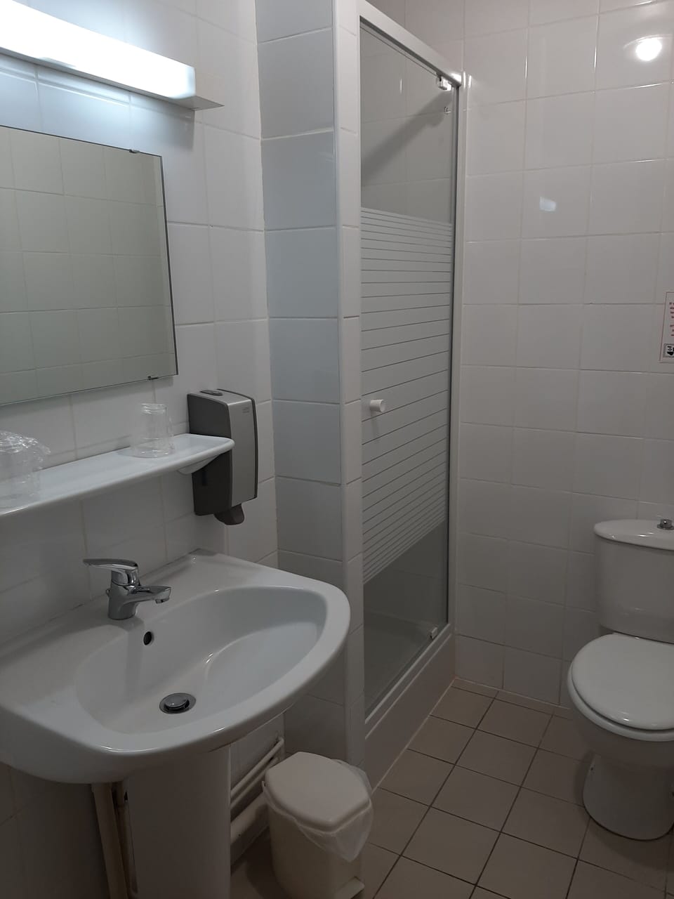 Twin Room | Bathroom | Shower, towels