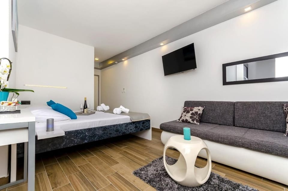 Room, 1 Bedroom, Balcony, City View | 1 bedroom, soundproofing, free WiFi