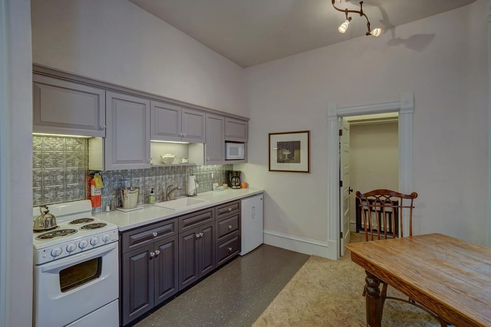 ~Mini Fridge
~Microwave
~Oven and Stove Top
~Drip Coffee Maker