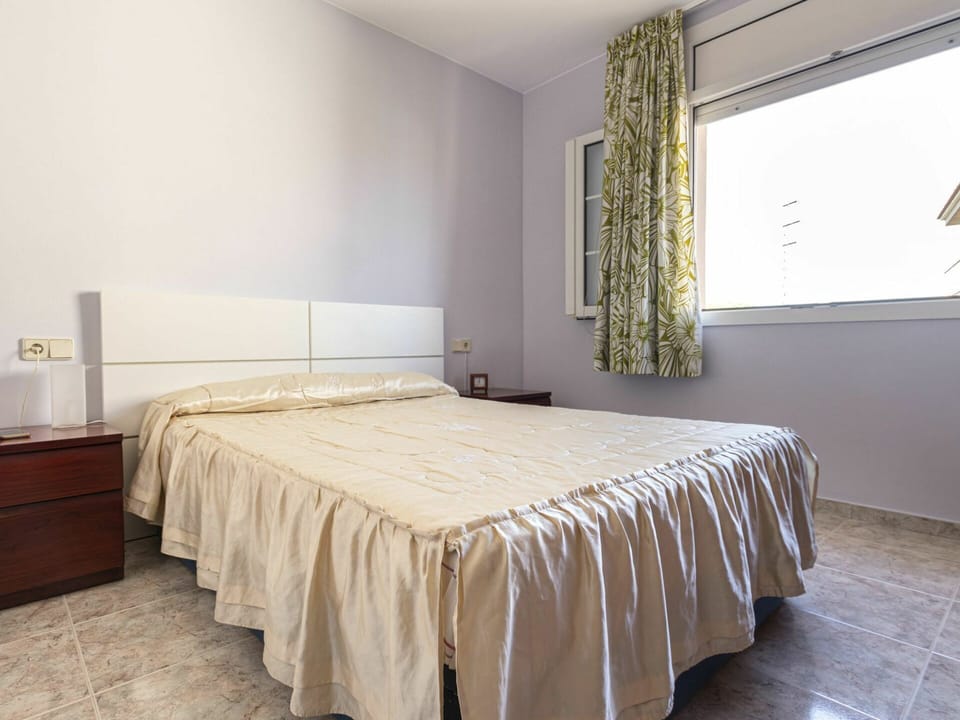 Furniture, Wood, Textile, Shade, Interior Design, Tablecloth, Table, Flooring, Decoration