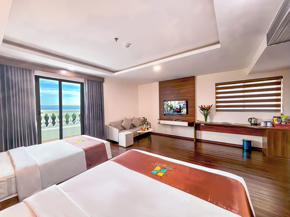 Premium bedding, minibar, individually furnished, desk