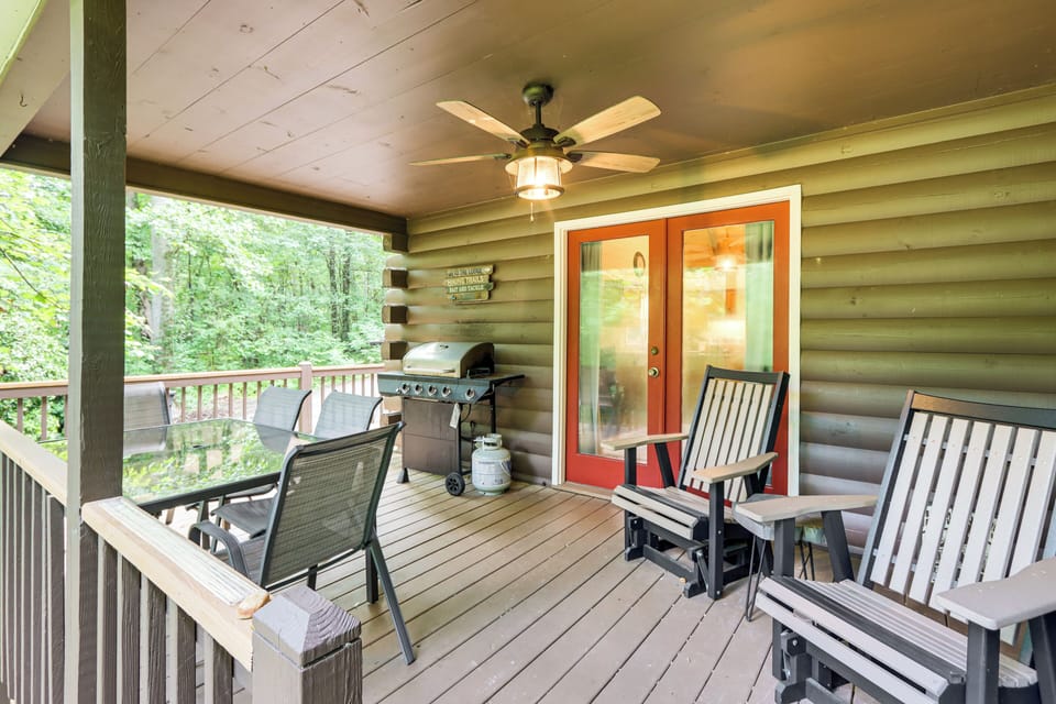 Wraparound Deck | Dining Area w/ Gas Grill