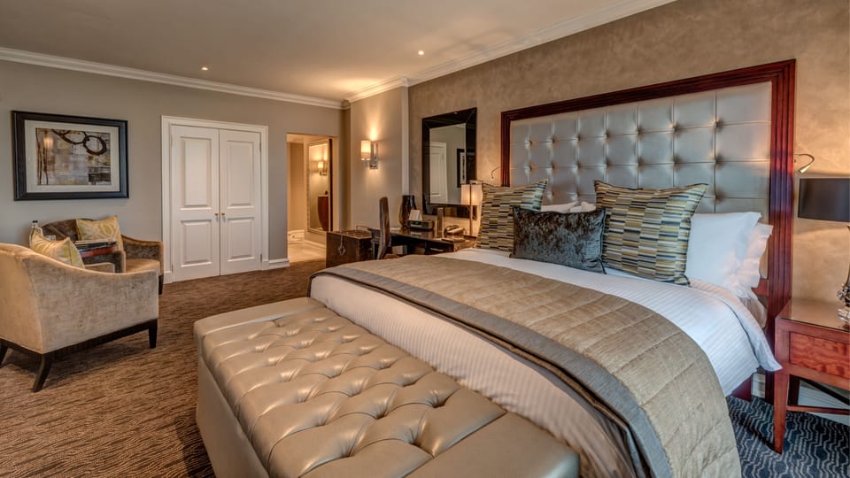 Junior Suite, 1 King Bed | Egyptian cotton sheets, premium bedding, pillowtop beds