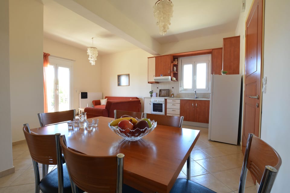 Panoramic Apartment | Private kitchen | Electric kettle, cookware/dishes/utensils