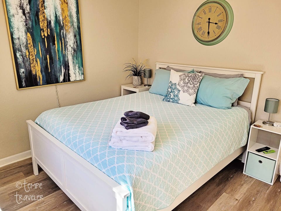 The 2nd bedroom has a Queen bed