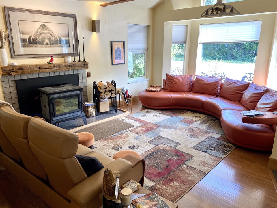 Main Lobby / Sitting area /. Shared by all guests 