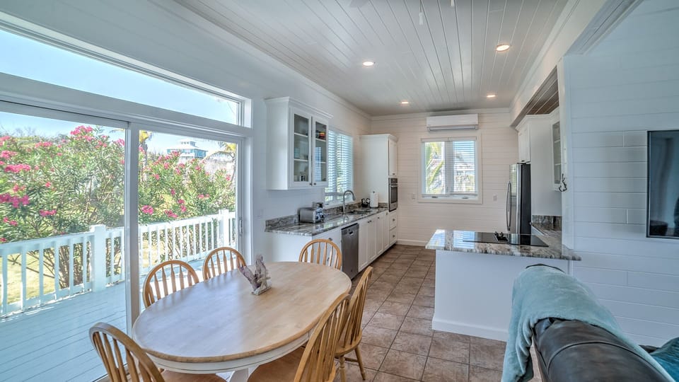 Breakfast deck with beautiful inland views 