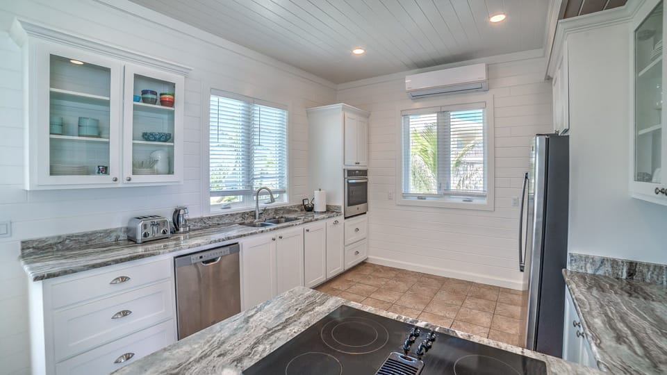 Bright, spacious kitchen