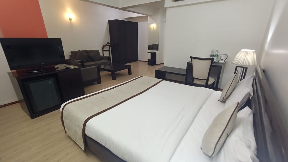 Suite | Premium bedding, Tempur-Pedic beds, in-room safe, individually decorated