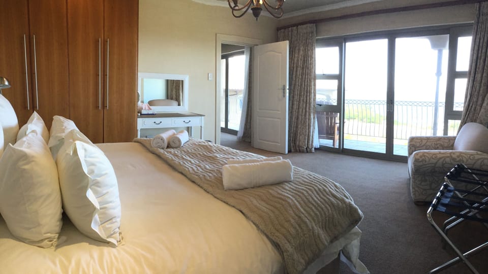 Penthouse, Sea View, Oceanfront | Egyptian cotton sheets, premium bedding, in-room safe, cribs (surcharge)
