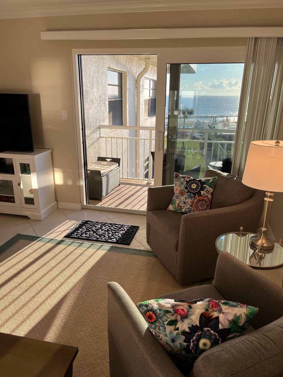 Exceptional beach view and beautiful sunrises everyday☀️