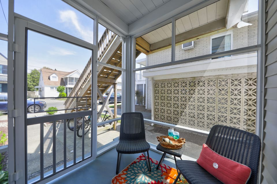 Cozy screened in porch!