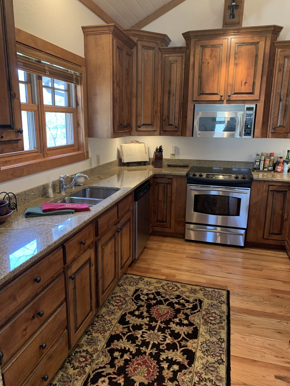 Fully equipped warm and neat kitchen for meals or enjoying coffee on the bar.