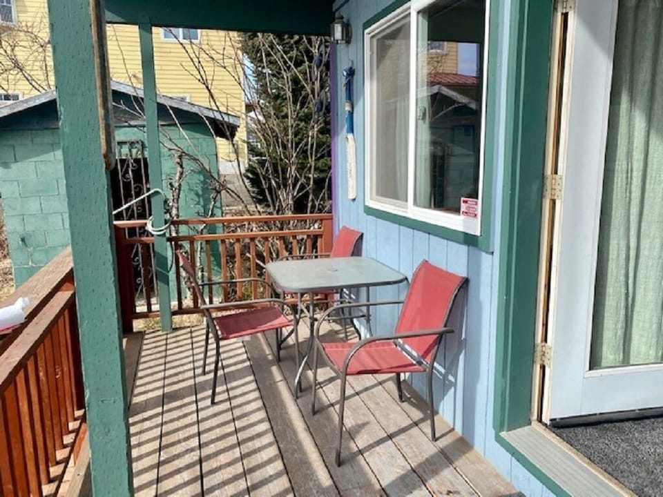 PRIVATE DECK COMPLETE WITH BBQ