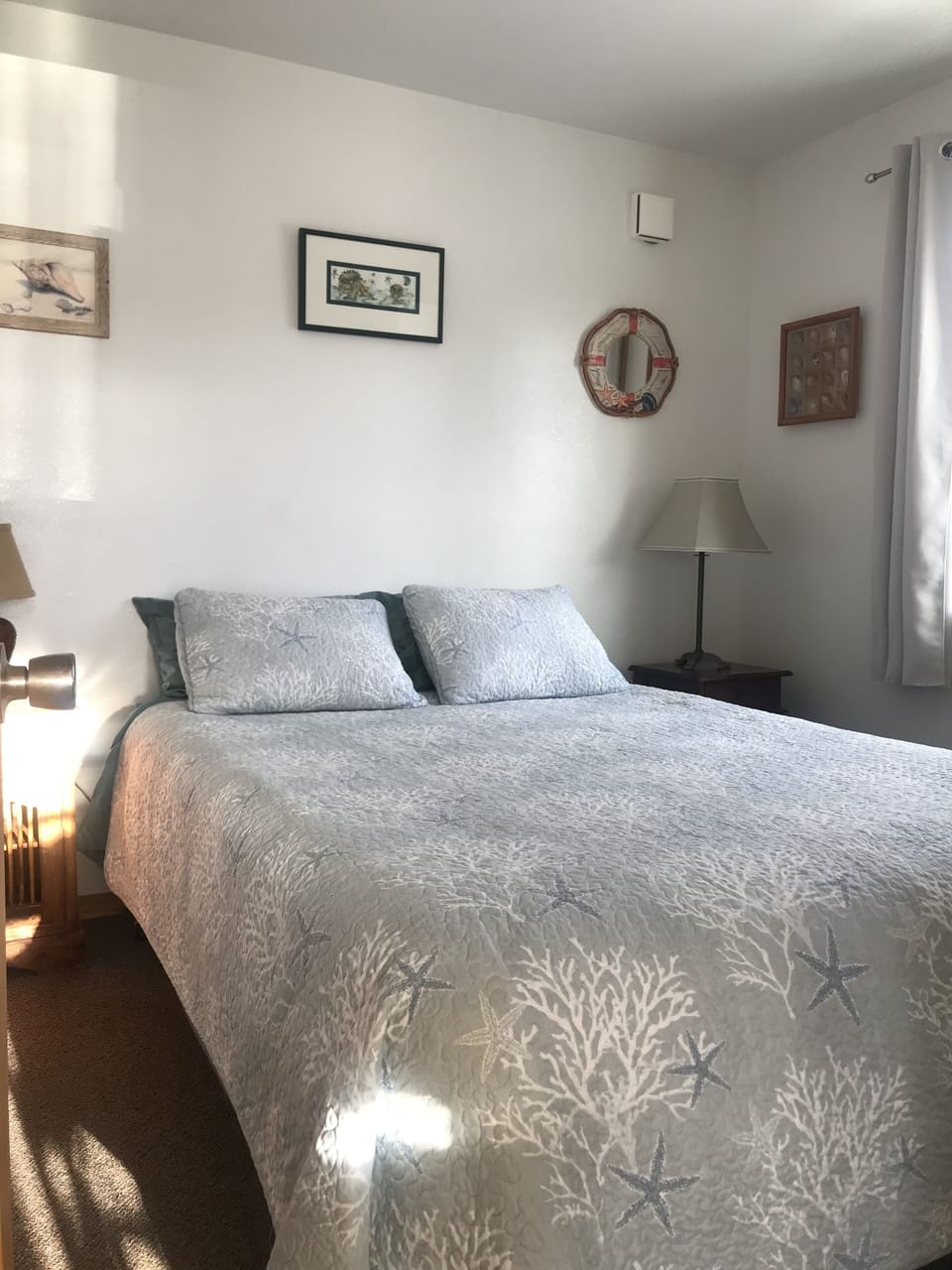 EAST QUEEN ROOM