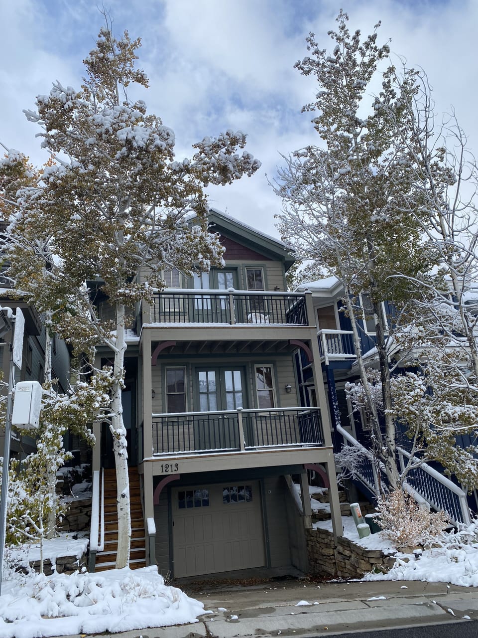 Located just a few minutes walk from Park City Mountain Resort Village area.