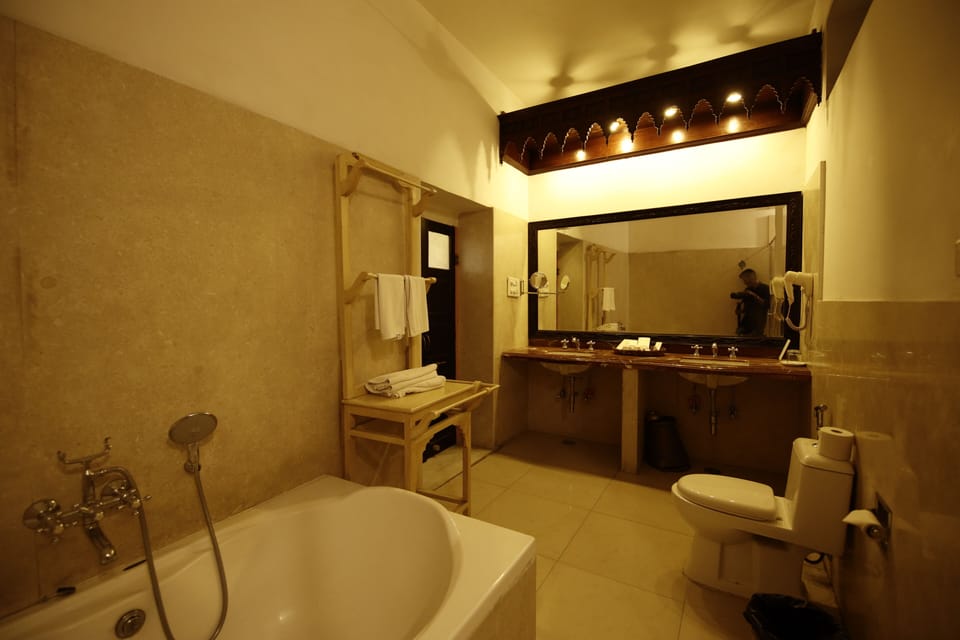 Garden Suite | Bathroom | Shower, free toiletries, hair dryer, slippers