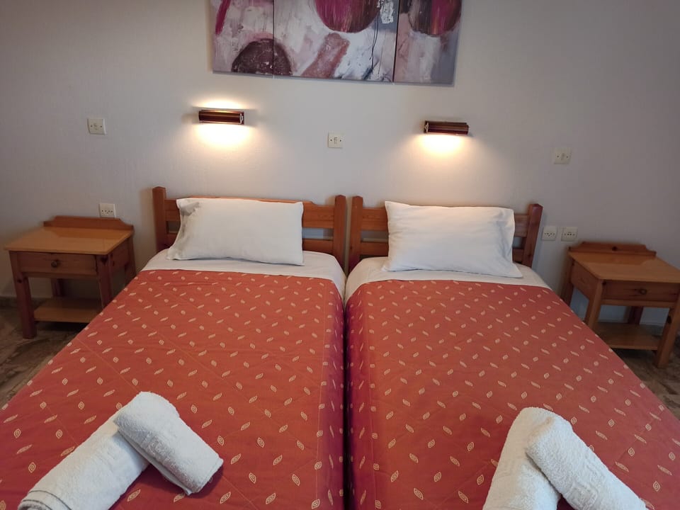 Studio | Free cribs/infant beds, free WiFi, bed sheets