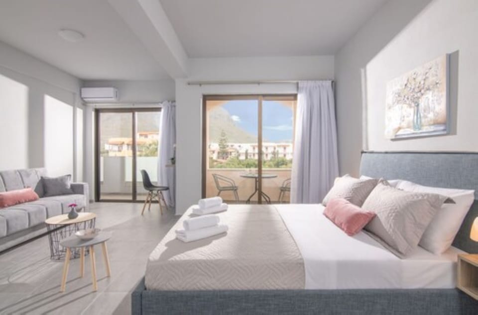 Quadruple Room | In-room safe, blackout drapes, free cribs/infant beds, free WiFi