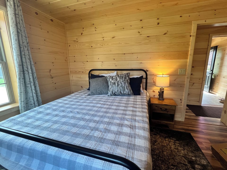 Loon lodge bedroom 2